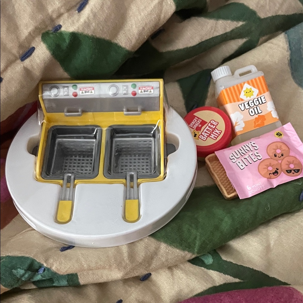 Miniverse yellow fryer